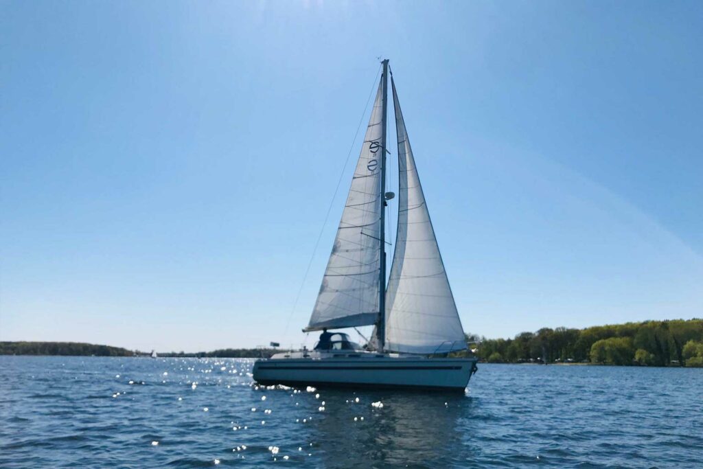 segelyachtcharter-berlin-Yacht