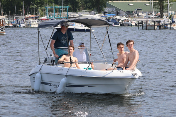 Kleines Motorboot mieten Wannsee führerscheinfrei